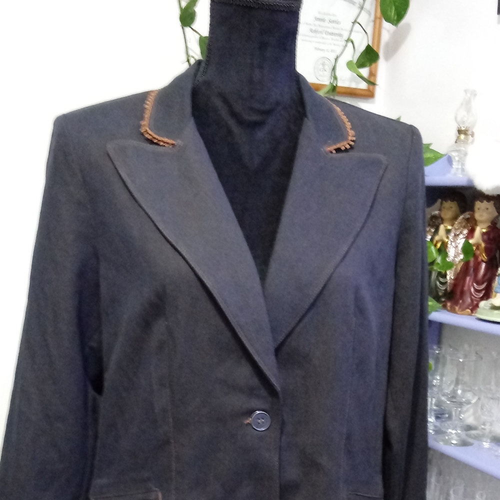 Studio Ease Jacket - Picture 2 of 8